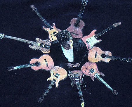 t-shirt_guitars2_fan_lead_detail